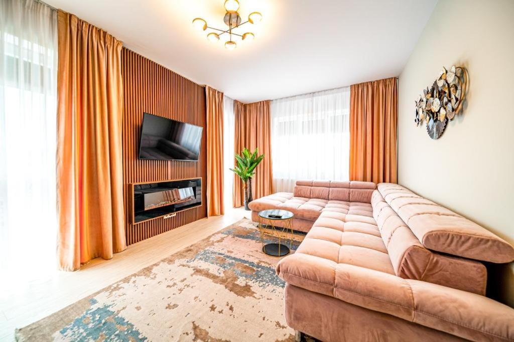 Pink Velvet Rk Ghimbav Appartement Buitenkant foto
