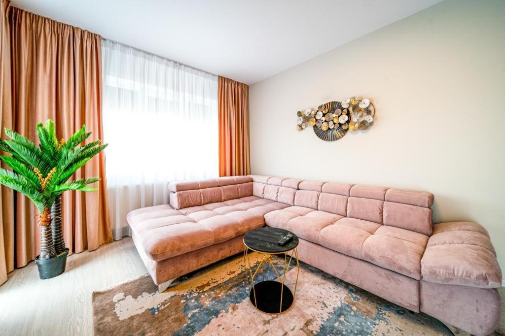 Pink Velvet Rk Ghimbav Appartement Buitenkant foto